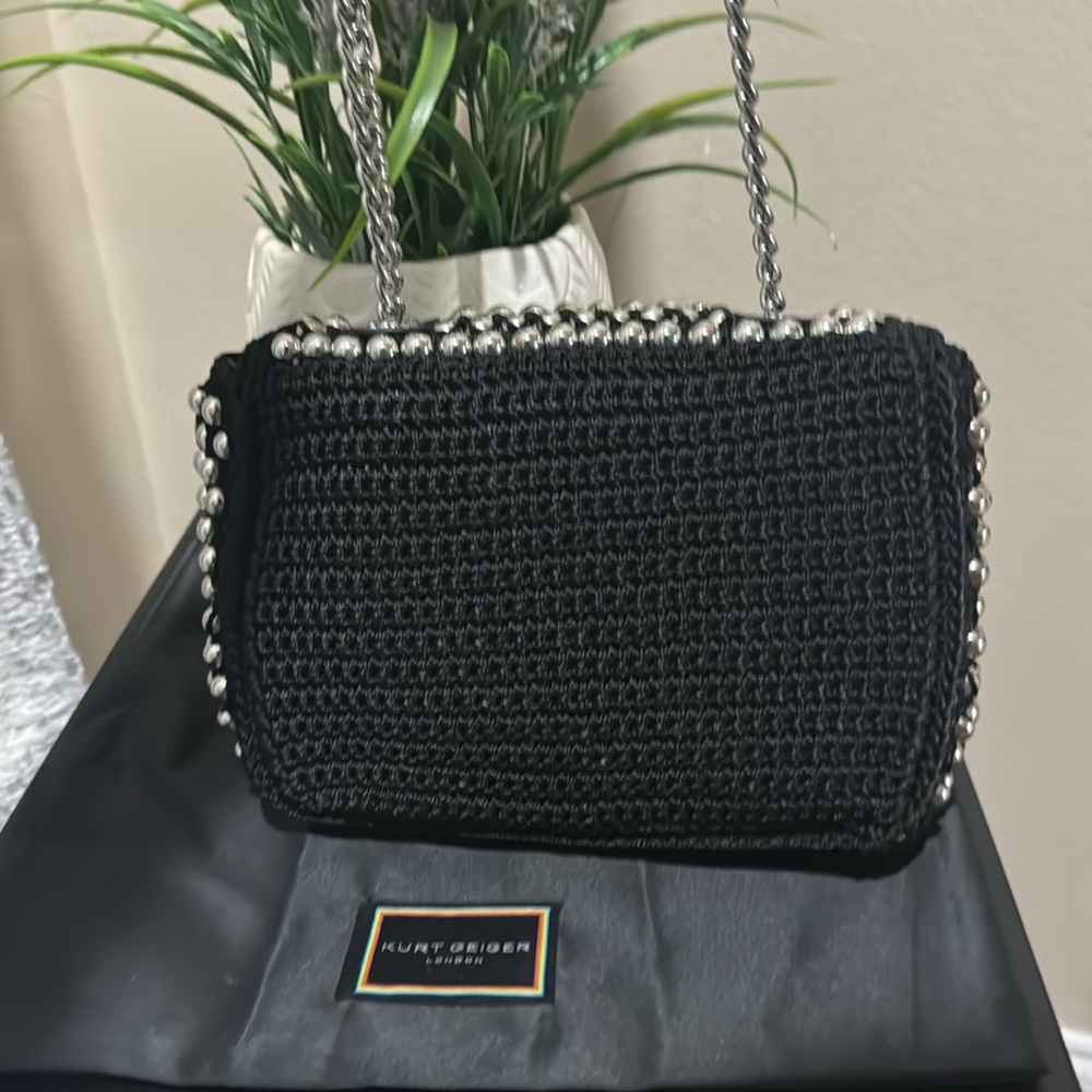 Kurt Geiger London
Medium Kensington Shoulder Bag
Kurt Geiger London - Picture 8 of 14